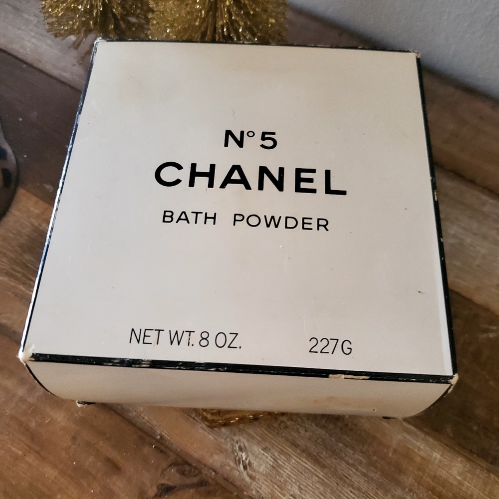 CHANEL No. 5 Bath Powder in White Box